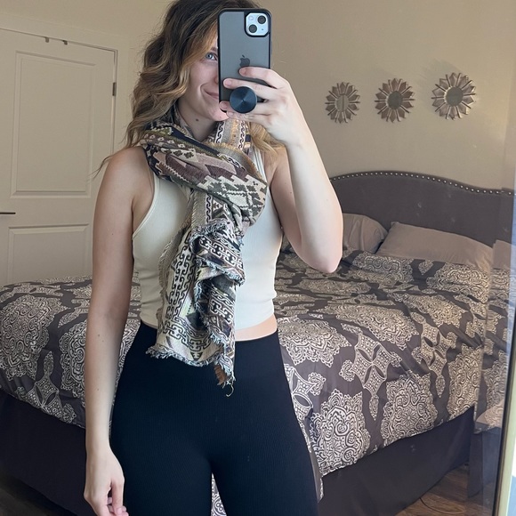 Aztec scarf/shawl - Picture 6 of 6